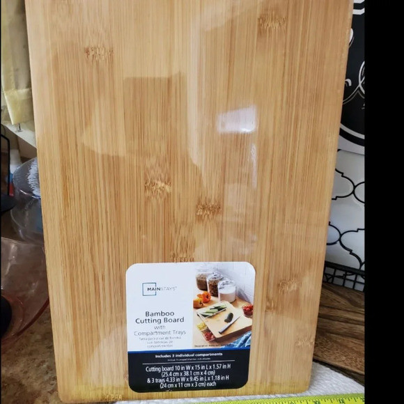 Bamboo Cutting Board with 3 compartment trays - Picture 2 of 3